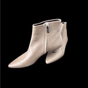 WORN ONCE THE ROW WOMAN'S TAUPE LEATHER POINTED ANKLE BOOTS SZ. 40 EUR / 10 US